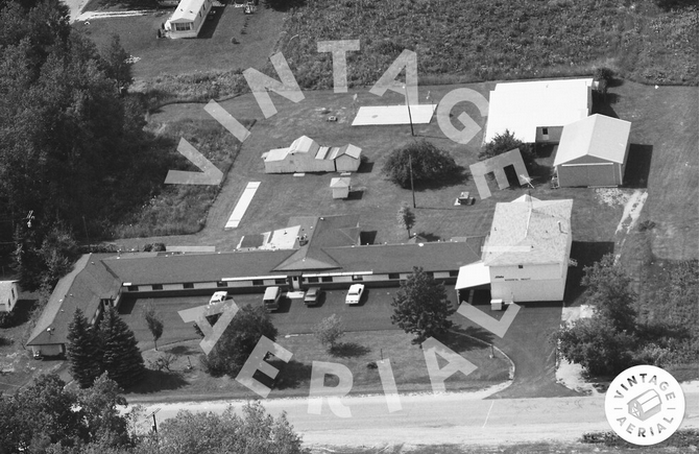 Twin Pines Motel and Apartments (Aloha Motel) - 1989 Vintage Aerial